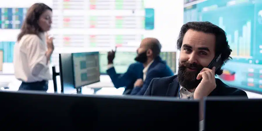 Gestión de cobranza empresarial por llamadas, WhatsApp y canales digitales especializados - CyC Services