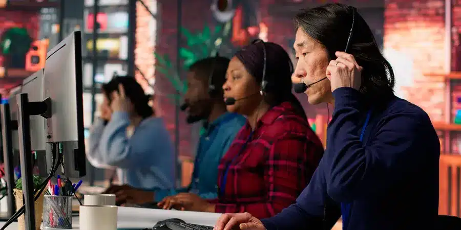 Contact center omnicanal con atención por teléfono, chat, WhatsApp y canales digitales - CyC Services