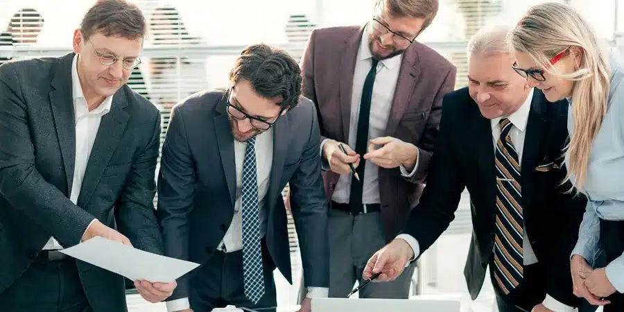 Gestión de riesgos corporativos con investigaciones empresariales y cumplimiento - CyC Services