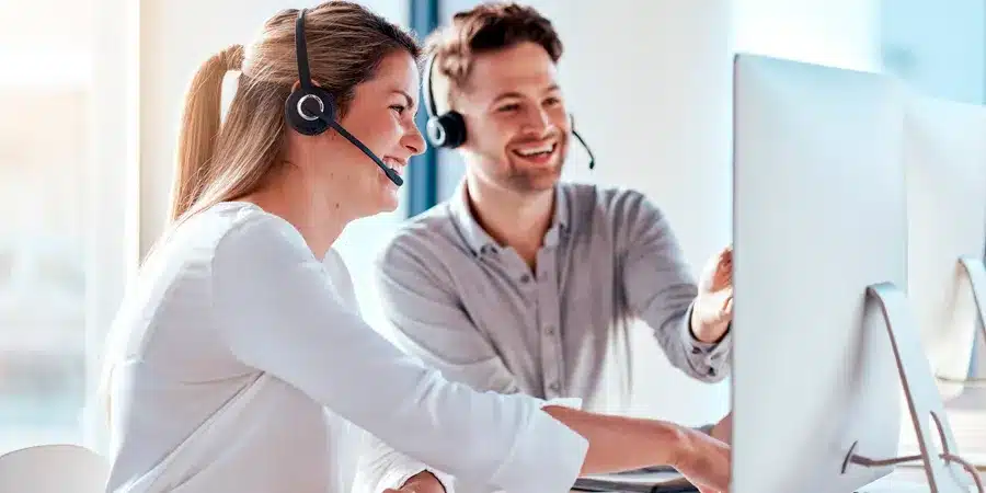 Equipo de servicio al cliente gestionando una operación externalizada mediante un modelo BPO - CyC Services